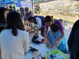 아미동마을계획단 아미초장산복도로축제 부스운영 기사 이미지