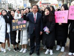 김석준 부산교육감 14일 대학수학능력 시험 수험생 격려 기사 이미지