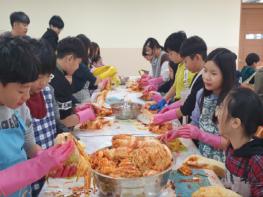 의왕시, 학교텃밭에서 키운 배추로 온정 전달 기사 이미지