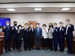 서울시의회 반민특위, 독립운동가 능멸하고 대한민국 헌법 부정한 윤서인 엄벌 촉구  기사 이미지