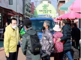 서춘수 함양군수 설 대목장 찾아 전통시장 활성화 노력 기사 이미지