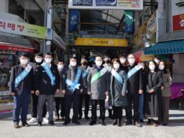 삼척시의회, “설 명절 전통시장 장보기 행사” 개최 기사 이미지