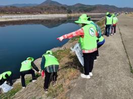 경주시, 자연보호경주시협의회와 함께 형산강 일원 새봄맞이 환경정화활동 실시 기사 이미지