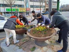 인천 남동구 꽃이 피어나는 계절, 함께 만드는 쾌적한 간석4동 기사 이미지