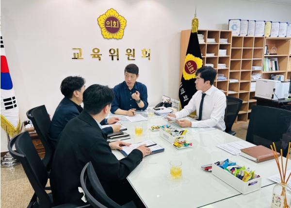 인천시의회 이용창 교육위원장, SNS 학교폭력 영상 확산 관련 긴급 간담회 개최 기사 이미지