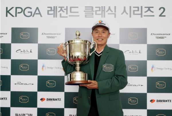 장익제, ‘KPGA 레전드 클래식 시리즈 2’ 우승, KPGA 챔피언스투어 첫 승 신고 기사 이미지
