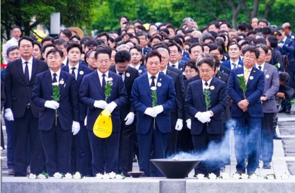 강기정 광주광역시시장, 노무현 대통령 16주기 추도식 참석 기사 이미지