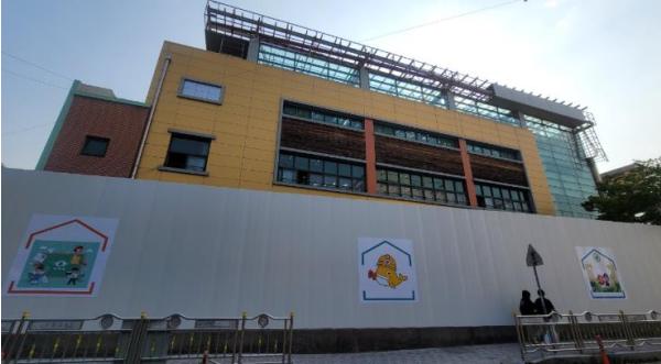 울산교육청 교육과 디자인의 만남…공사장 가림막으로 공공디자인 모범 제시  기사 이미지