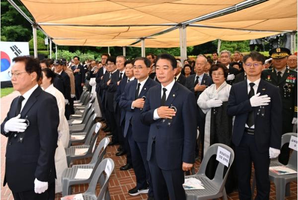 경남도의회 최학범 의장, “보훈의 정신과 뜻 지켜나갈 것” 기사 이미지