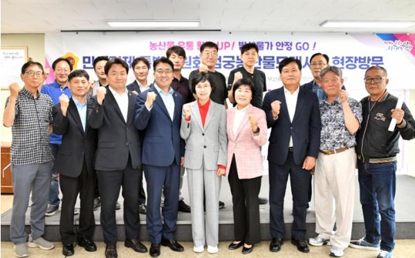 부산시 민생경제특위, 엄궁농산물도매시장 현장방문… 밥상물가 체감하며 민생 공감 행보 기사 이미지