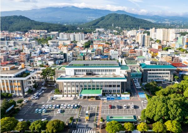 제주도, 590만 건 대화로 쌓은 신뢰…제주120만덕콜센터 14주년 기사 이미지