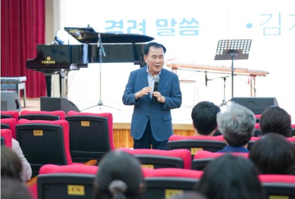 충남교육청, 한 여름의 무더위 식힌 ‘행복 선율’ 안뜨락 음악회 성료 기사 이미지