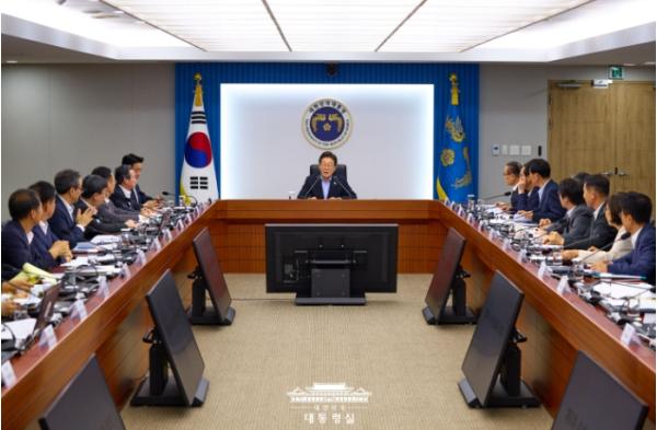 이재명 대통령 '국익 중심의 실용 외교로 대외 파고 슬기롭게 넘어야' 기사 이미지