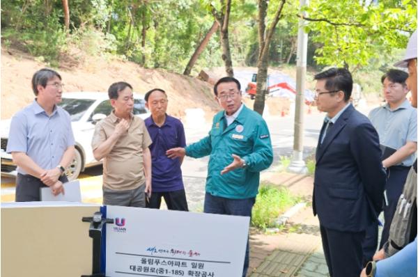 울산시의회 안수일 의원, 신정동 올림푸스 아파트 일원 도로 확장’ 본격 추진에 따른 학생 통학 안전대책 집중 논의 기사 이미지