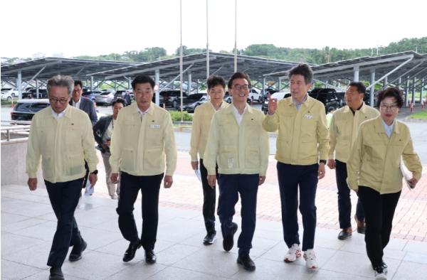 포항시, 해수부와 함께 APEC 숙박크루즈 운영지원 현장점검 나서 기사 이미지