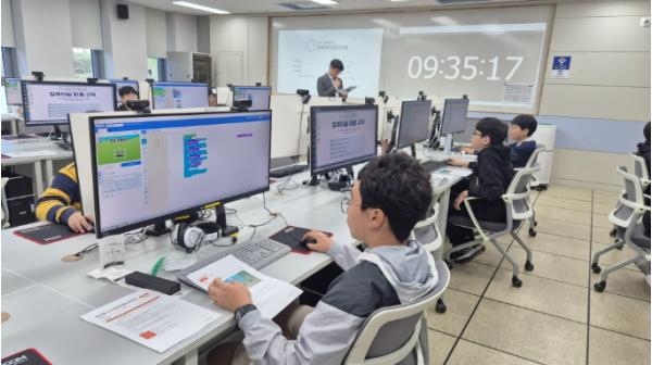 충북교육청 교육연구정보원, 탐구로 세상을 이해하고, 코딩으로 미래를 설계하다 기사 이미지