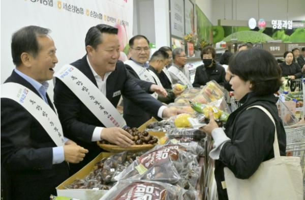 순창 옥광밤·눈꽃복숭아, 수도권 소비자 사로잡다 기사 이미지