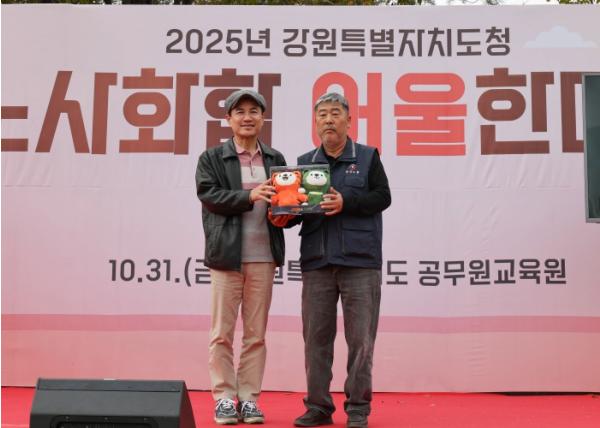 김진태 강원도지사, 김동명 한국 노총 위원장과 현안소통 기사 이미지