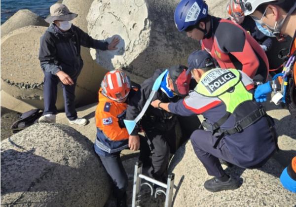 울산해경, 방어진 슬도방파제 TTP 추락자 긴급구조 기사 이미지