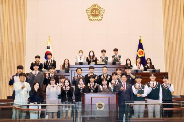 충청북도의회, 진천서전고 학생들 1일 도의원 의정활동 체험 기사 이미지