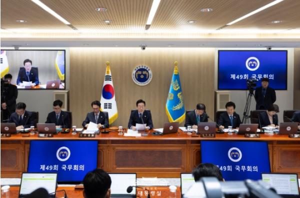 이재명 대통령, 제49차 국무회의 주재 기사 이미지