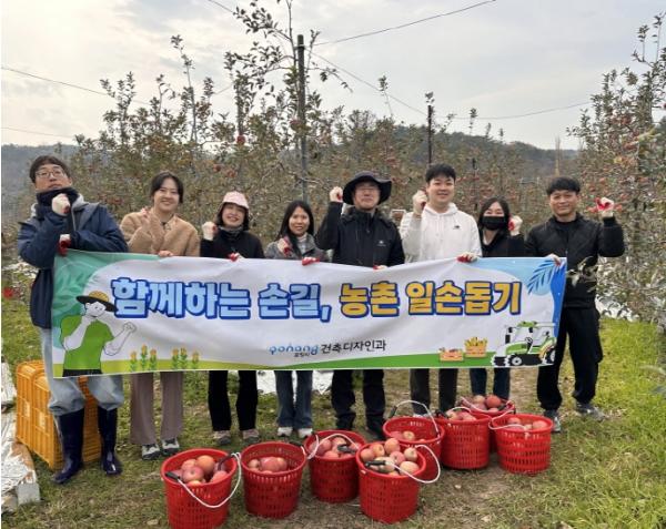 포항시, 농번기 농촌일손돕기 실시…인력난 농가 지원 기사 이미지