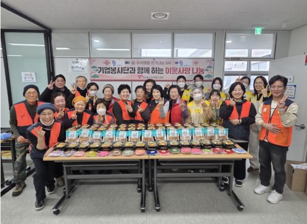 ‘전 부치고 마음 나누고’ 인천중구자원봉사센터, 설맞이 온기 나눔 기사 이미지