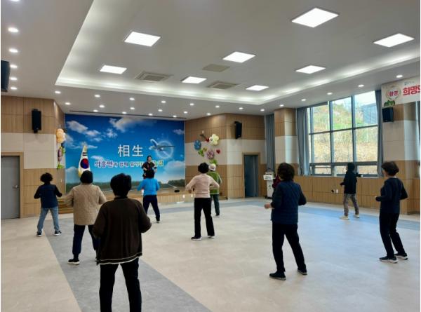 군위군 의흥면주민자치위원회, 다함께 춤추며 건강 챙기GO! 기사 이미지