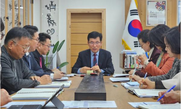 윤건영 교육감, ‘불법촬영 사건’ 도민께 송구 기사 이미지