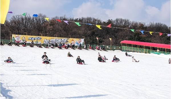 “달려라 눈썰매”…금천구, 드림스타트 가족 겨울 나들이 기사 이미지