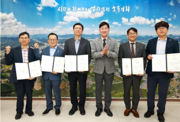 제천시의회, ‘의원연구단체 운영 심의위원회’ 위촉식 개최 기사 이미지