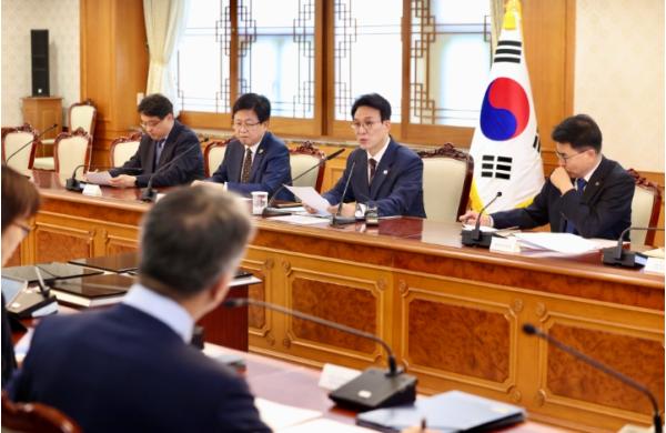 김민석 국무총리, 성장엔진 연계 지역인재 양성 관계장관회의 주재 기사 이미지