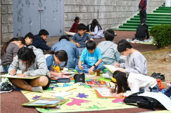 제96회 춘향제, 원고지엔 사랑을 도화지엔 춘향을.. 남원 글짓기 그림그리기 대회 성료 기사 이미지