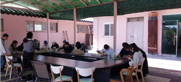 영동 국악, 문화 글로벌 리더 양성 프로젝트... 영동군 관내 중학교 국악체험촌 방문 기사 이미지