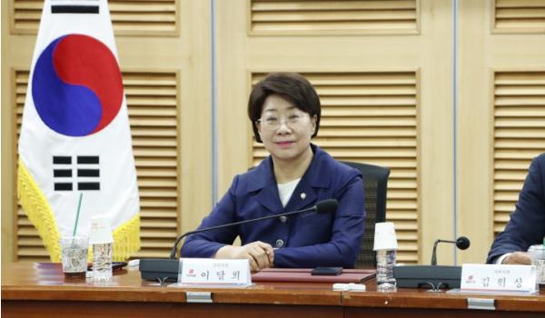 이달희 의원, 외국인환자 미용성형 부가세 환급 특례 되살린다 …'조세특례제한법' 개정안 대표발의! 기사 이미지